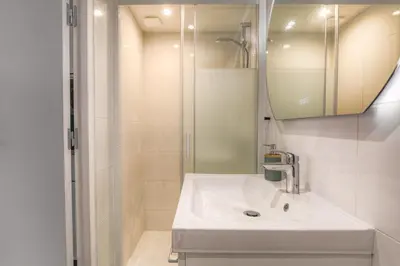 Salle de bains dans l'établissement Studio Léontine, avec parking privé