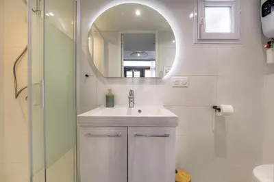 Salle de bains dans l'établissement Studio Léontine, avec parking privé