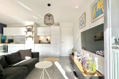Cuisine ou kitchenette dans l'établissement Superbe Appartement climatisé