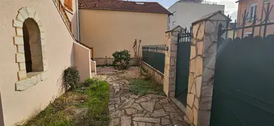 Plan de l'établissement Appartement entier Lyon-Villeurbanne au 1er d'une discrète maison