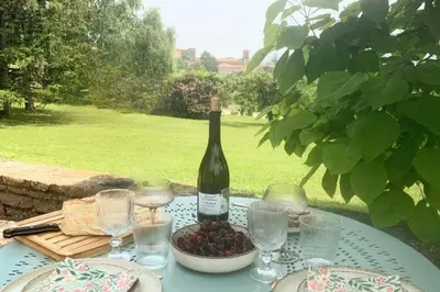 Boissons dans l'établissement L'instant Beaujolais 2 ou 4 personnes Logis cosy balnéo vue jardin