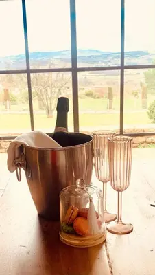 Boissons dans l'établissement L'instant Beaujolais 2 ou 4 personnes Logis cosy balnéo vue jardin