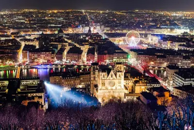 Vue générale sur Anse ou vue de la ville depuis l'appartement