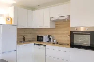Cuisine ou kitchenette dans l'établissement La Tour, Bel Appartement 10 mn Villefranche-sur-Saône