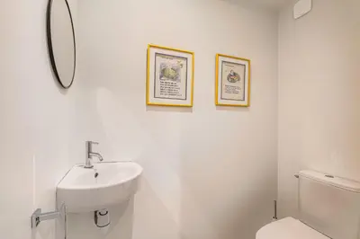Salle de bains dans l'établissement La Tour, Bel Appartement 10 mn Villefranche-sur-Saône