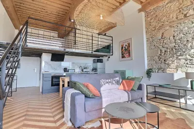 Cuisine ou kitchenette dans l'établissement Charming apartment with an unobstructed view