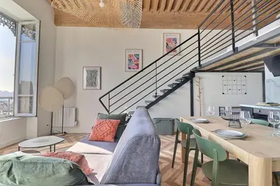 Coin salon dans l'établissement Charming apartment with an unobstructed view