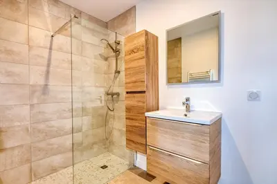 Salle de bains dans l'établissement Le charmant - T3 - Montluel