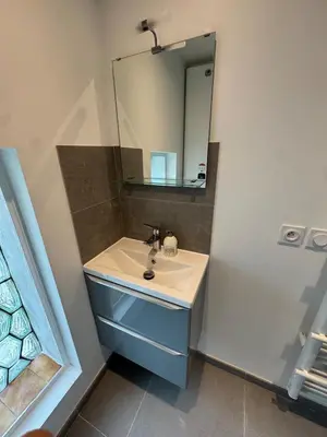 Salle de bains dans l'établissement Appartement T3 rénové cœur de St Priest Parking Privé