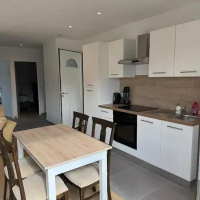 Appartement T3 rénové cœur de St Priest Parking Privé