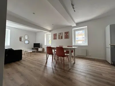 Coin salon dans l'établissement Charmant appartement au cœur de Montrond
