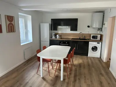 Cuisine ou kitchenette dans l'établissement Charmant appartement au cœur de Montrond