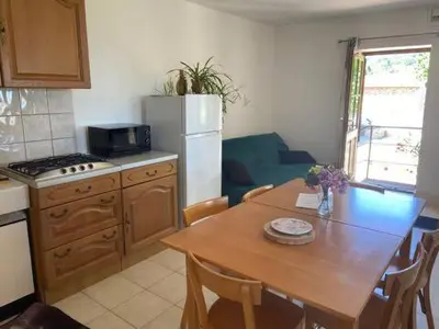 Cuisine ou kitchenette dans l'établissement La petite maison du Charnay - Lantignie proximité Beaujeu