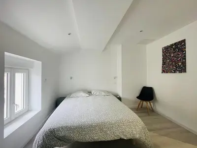 Un ou plusieurs lits dans un hébergement de l'établissement Éclat St Romain n4, duplex - moderne - WIFI - CLIM - proche Vienne
