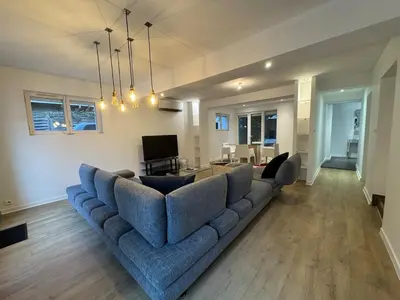 Télévision ou salle de divertissement dans l'établissement Villa Twenty Fort with pool Lyon