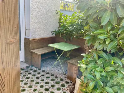 Jardin de l'établissement Studio au cœur du village