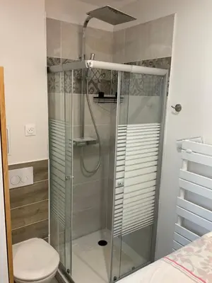 Salle de bains dans l'établissement Studio au cœur du village