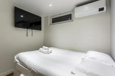 Un ou plusieurs lits dans un hébergement de l'établissement Smartstay Louis Mille - Gratte-Ciel