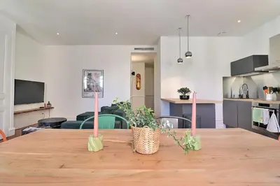 Cuisine ou kitchenette dans l'établissement Escape and Charm in La Croix-Rousse Stunning One-Bedroom Apartment for an