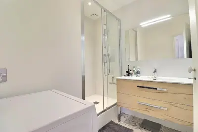 Salle de bains dans l'établissement Escape and Charm in La Croix-Rousse Stunning One-Bedroom Apartment for an