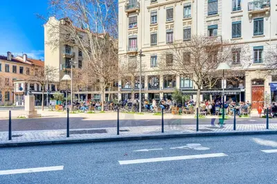 Clients de l'établissement Le Martini - Clim mobile - studio au Brotteaux Métro B