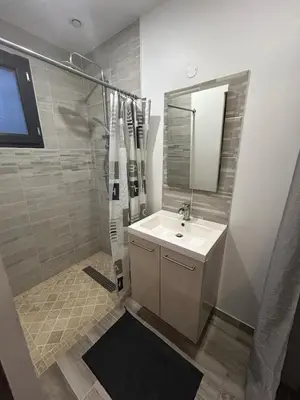 Salle de bains dans l'établissement Belle Maison dans le Beaujolais