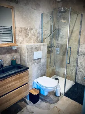 Salle de bains dans l'établissement L Orangerie