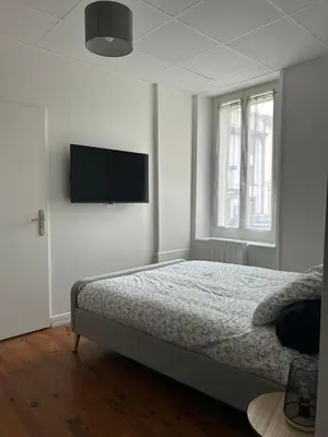 Un ou plusieurs lits dans un hébergement de l'établissement Chambre tout confort au coeur de Cessieu