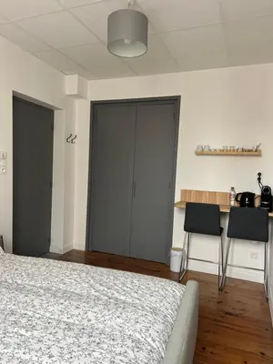 Un ou plusieurs lits dans un hébergement de l'établissement Chambre tout confort au coeur de Cessieu