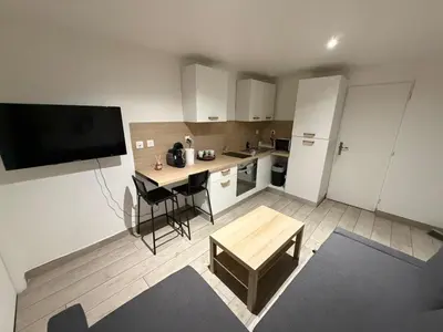 Cuisine ou kitchenette dans l'établissement T2 Le Crystal x4 pers - Centre Venissieux