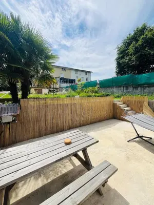 Jardin de l'établissement Charmante maison, 3 chambres et parking, Vienne