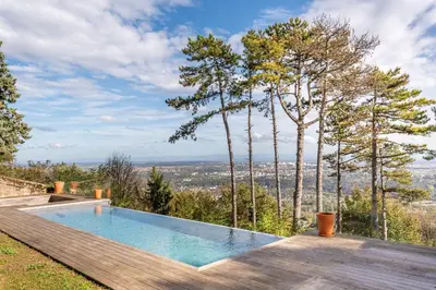 Piscine de l'établissement Ermitage - Magnificent Villa with Panoramic View Saint-Cyr-au-Mont-d'Or ou située à proximité