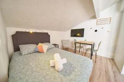 Un ou plusieurs lits dans un hébergement de l'établissement Salengro, Cosy Studio - Gauche