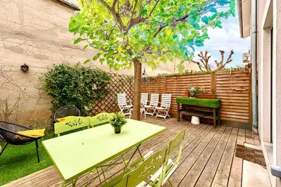 Jardin de l'établissement Le Mûrier - Maison de ville avec patio parking - 6 pers