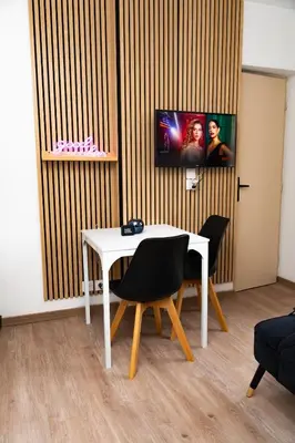 Télévision ou salle de divertissement dans l'établissement Goodvibes Villeurbanne