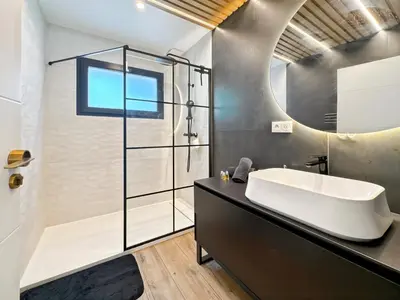 Salle de bains dans l'établissement Modern 2 bedroom house, sleeps up to 6