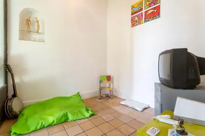 Télévision ou salle de divertissement dans l'établissement Le Duplex de Fourvière