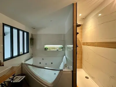 Salle de bains dans l'établissement Love Room Loft Spa logement entier balneo exterieur