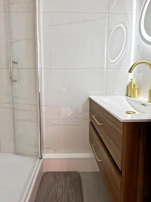 Salle de bains dans l'établissement La White box