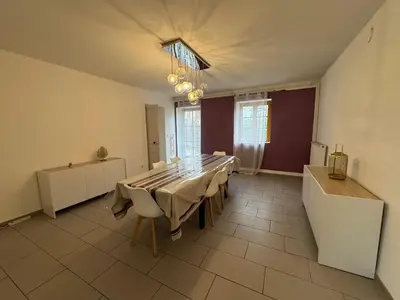 Coin salon dans l'établissement Spacious renovated villa Groupama Stadium LDLC