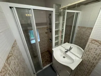 Salle de bains dans l'établissement Spacious renovated villa Groupama Stadium LDLC