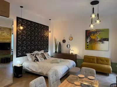 Coin salon dans l'établissement Appartement élégant et chic refait à neuf