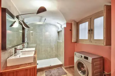 Salle de bains dans l'établissement Bel appartement 3 chambres proche Opéra