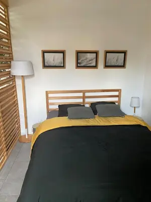 Un ou plusieurs lits dans un hébergement de l'établissement LES GITES CHEROIS, ravissant cottage, 3 personnes