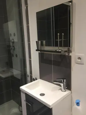 Salle de bains dans l'établissement LES GITES CHEROIS, ravissant cottage, 3 personnes