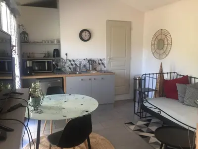 Cuisine ou kitchenette dans l'établissement LES GITES CHEROIS, ravissant cottage, 3 personnes