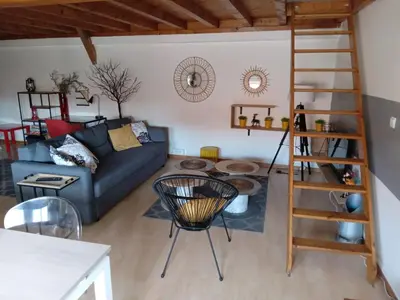 Coin salon dans l'établissement LES GITES CHEROIS maison Esprit cabane 5 personnes