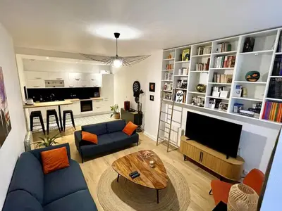 Télévision ou salle de divertissement dans l'établissement T3 refait à neuf quartier Hôtel de Ville-Terreaux