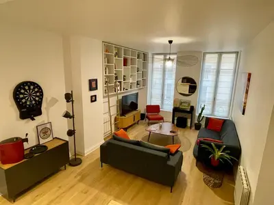 Coin salon dans l'établissement T3 refait à neuf quartier Hôtel de Ville-Terreaux