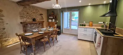 Cuisine ou kitchenette dans l'établissement Domaine du Loup